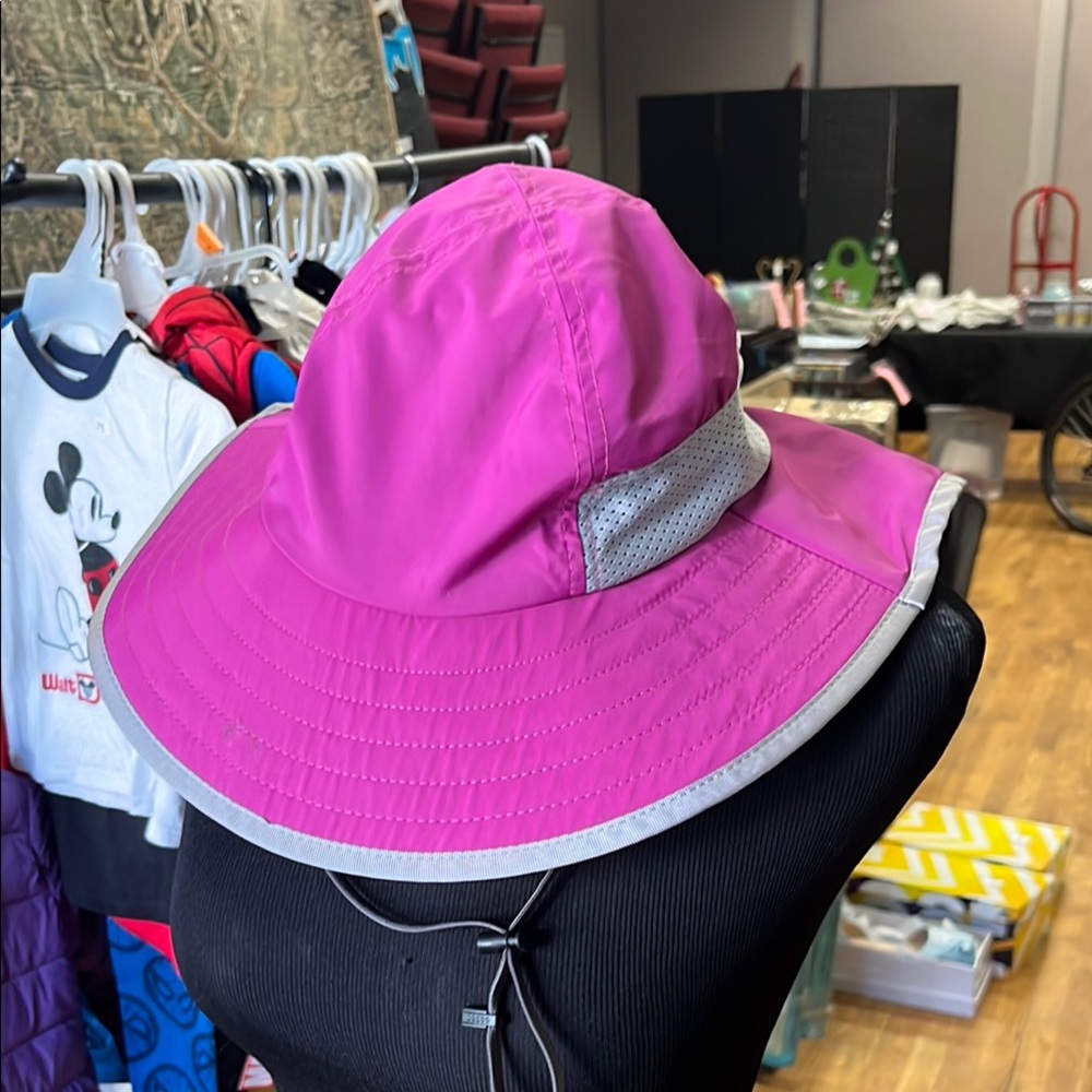 Pink and Gray Wide-Brimmed Sun Hat for Outdoor Adventures